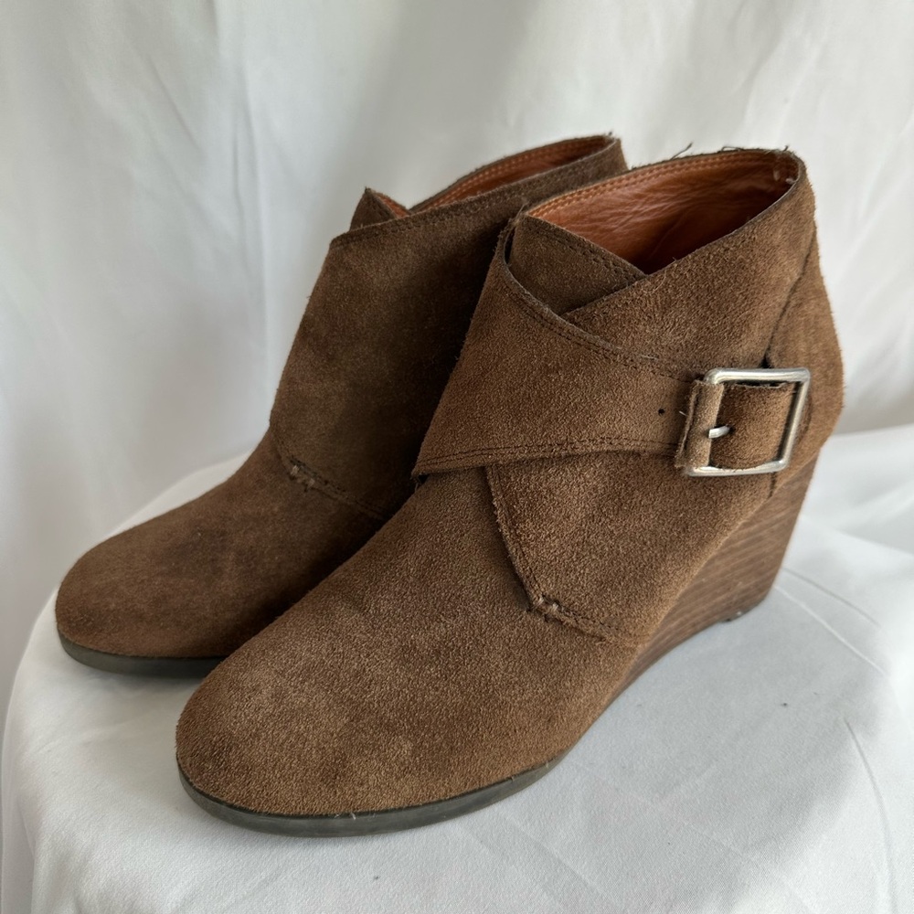 Lucky Brand Brown Suede Leather booties.